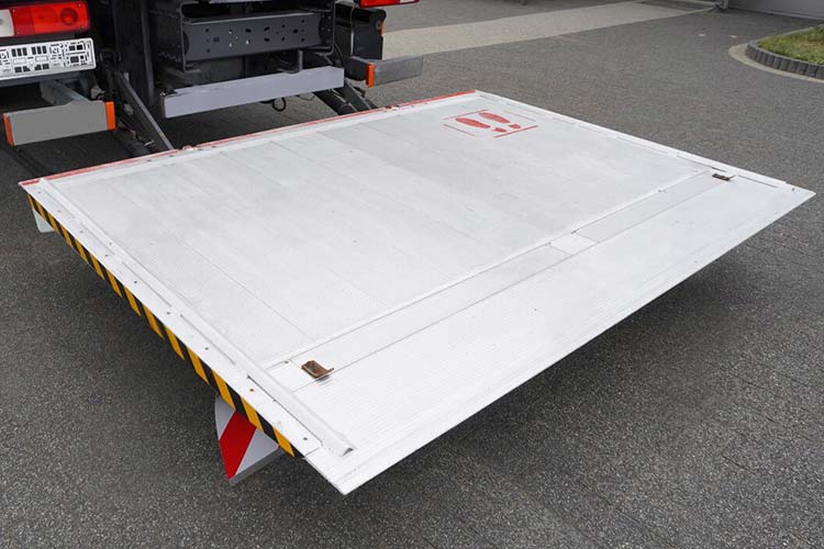 Cantilever Tail Lifts